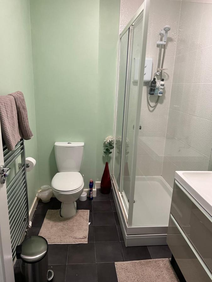 Sheffield City Centre , Free Wifi & Parking - Private Room - Shared House エクステリア 写真